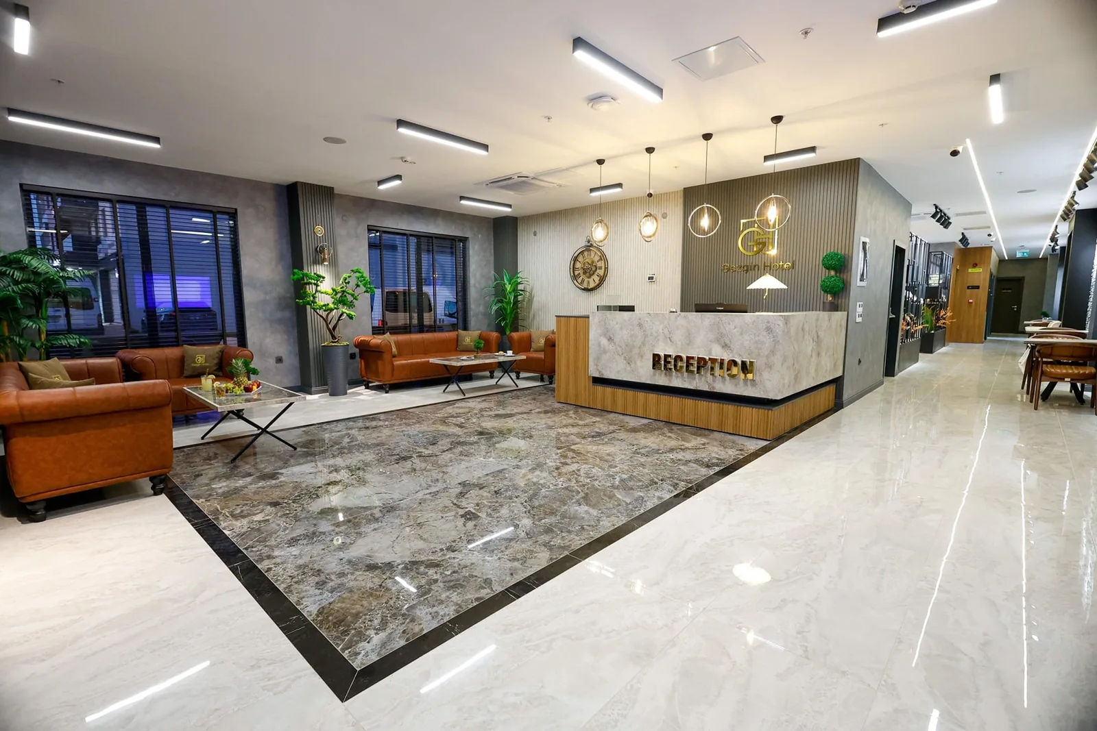 Gezgin Hotel resepsiyon ve lobi alanı