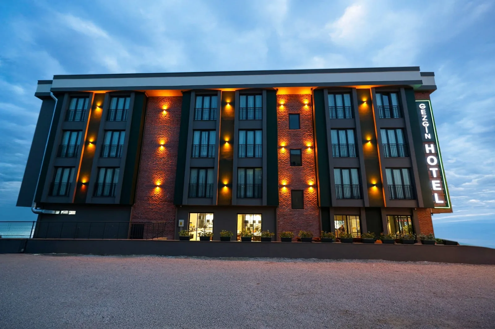 Gezgin Hotel dış cephesi